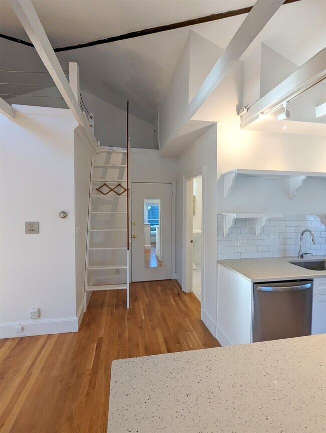 Photo - 19 Howe St Unit 2