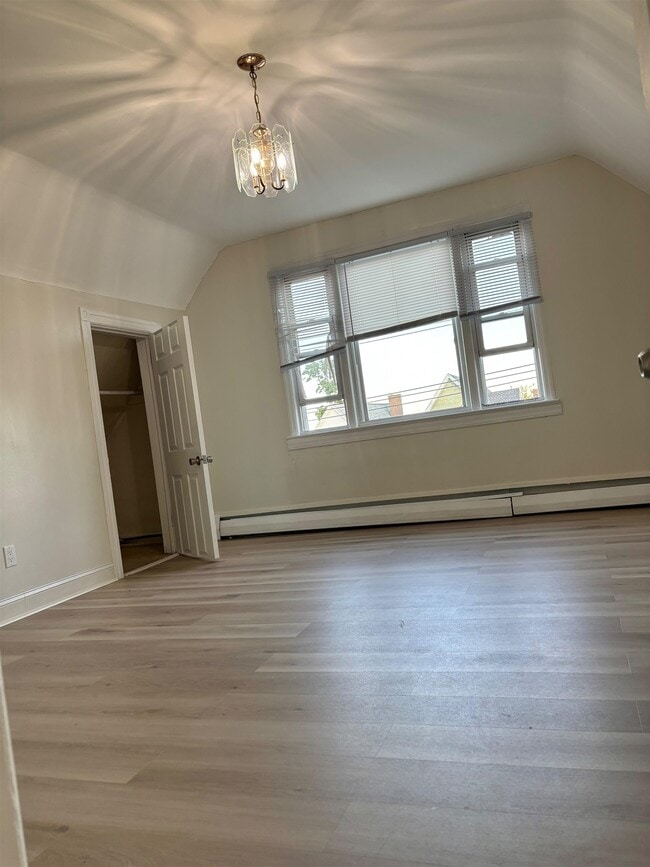 481 Ave E
