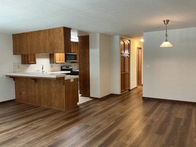 Building Photo - Los Caballeros #110 Unit 110