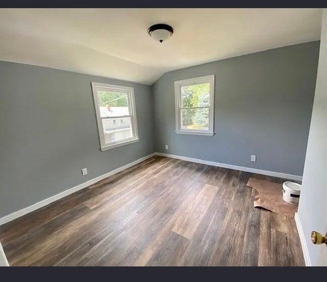 Building Photo - 244 Woodlawn Cir