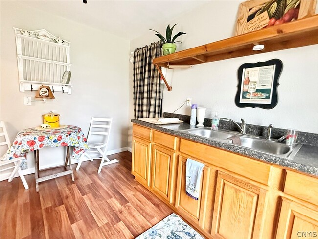 Photo - 504 Brown St