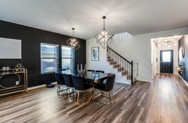 Photo - 633 Cedar Springs Dr