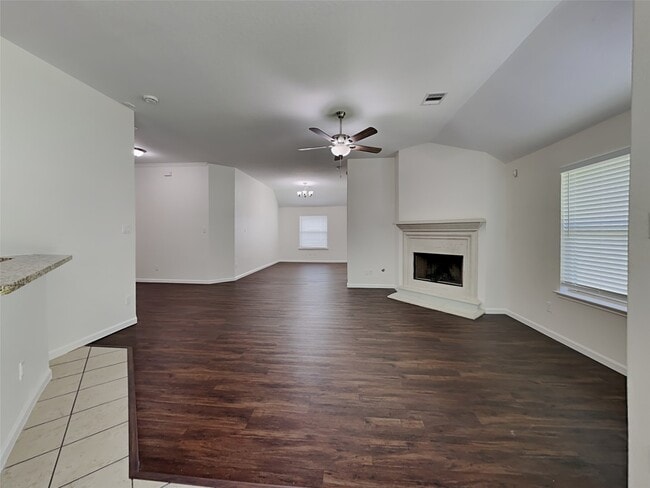 Photo - 232 Country Crossing Cir