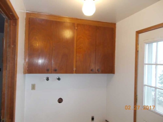 Laundry hookups - 12202 E 10th Ave