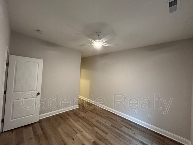 Photo - 4904 Maple Ave