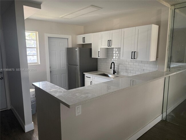 Photo - 1333 E Hallandale Beach Blvd Unidad 105