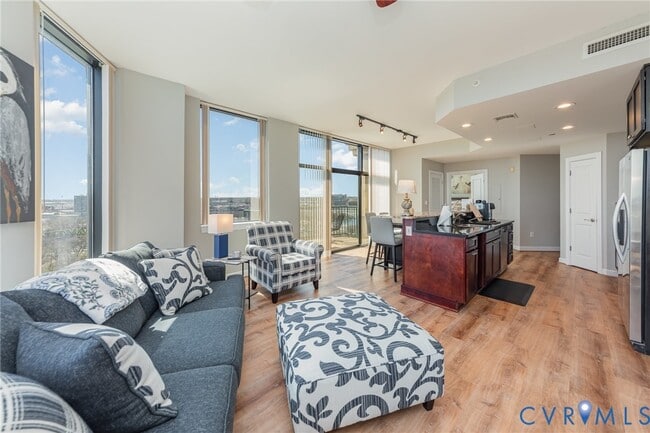 Photo - 1101 Haxall Point