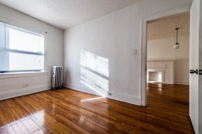 Photo - 7549-59 S Yates Blvd