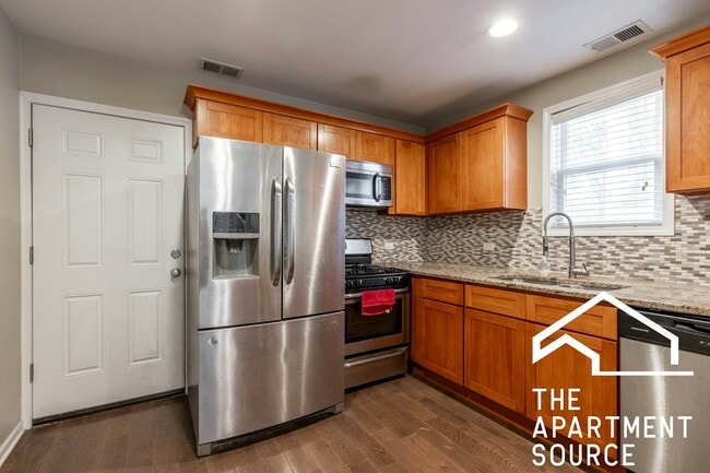 Building Photo - 1530 N Greenview Ave Unit 2F