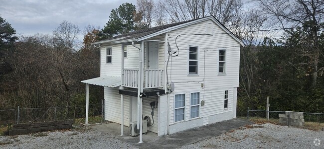 Building Photo - 22 Mary St Rental