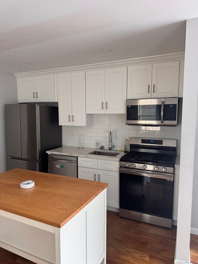 Photo - 562 Norman St