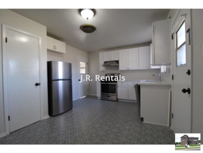 Photo - 1103 Robertson Ave