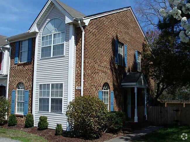 Building Photo - CHESAPEAKE UPDATED END-UNIT TOWNHOME