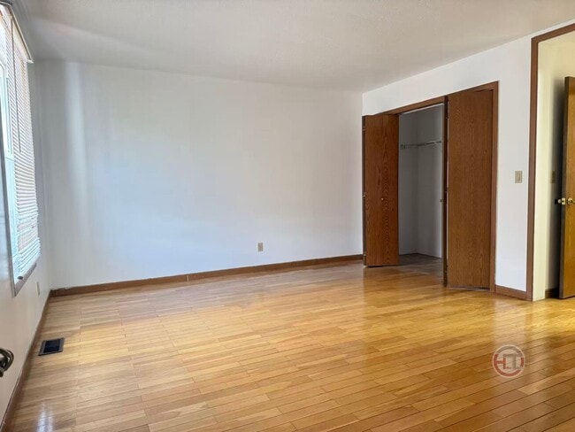 Photo - 2043 Hermany Ave
