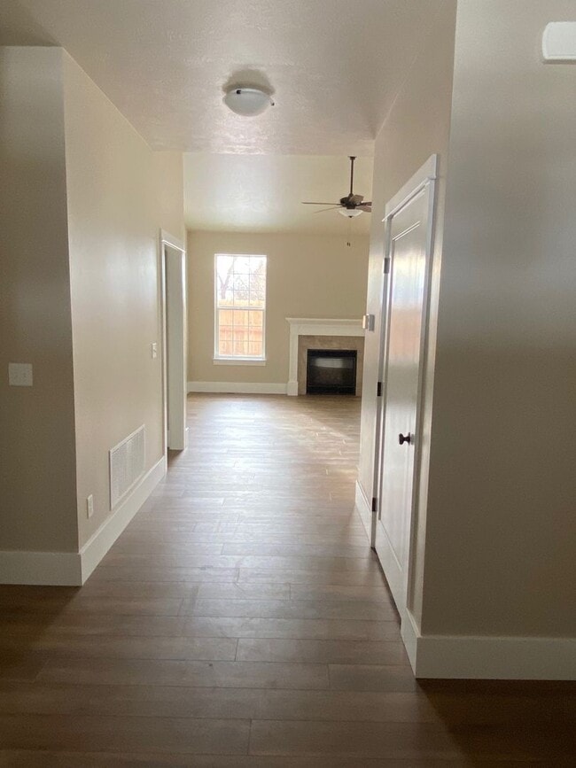 Building Photo - Beautiful 3-Bed, 2-Bath Home in The Arbors Subdivision