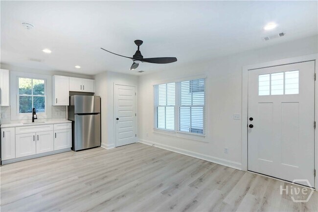 Photo - 226 W 39th St