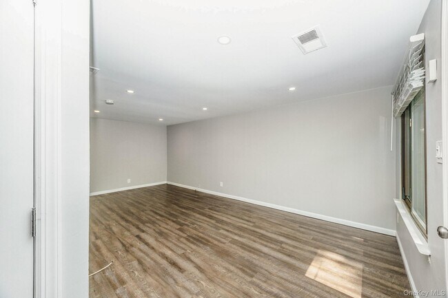Photo - 100 Glen Hollow Dr