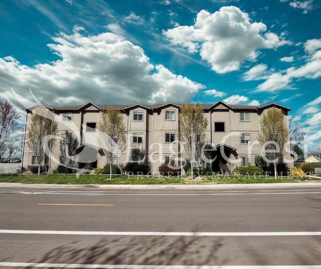 Building Photo - Two Bedroom, One and a Half Bathroom Unit