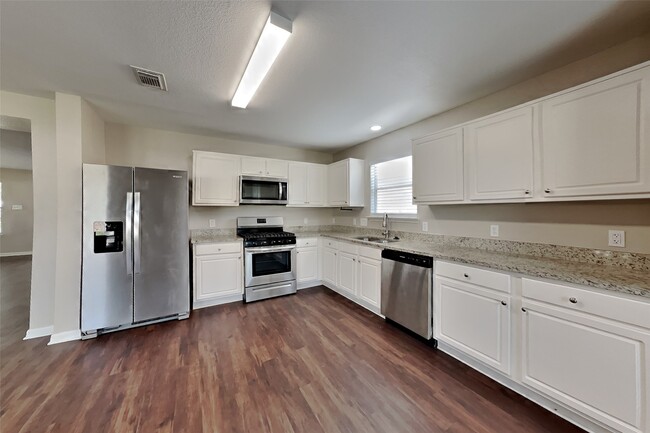 Building Photo - 6439 Lily Hollow Ct