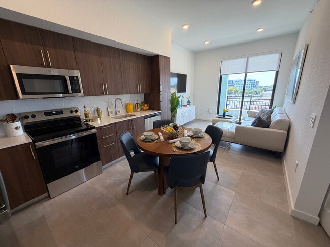 Building Photo - 1851 Fillmore St Unit B