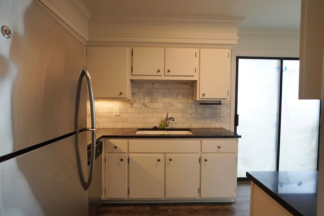 Photo - 2 Bed 2 Bath in Desirable Green Hills!