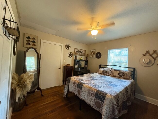 Photo - 511 Avondale Ct