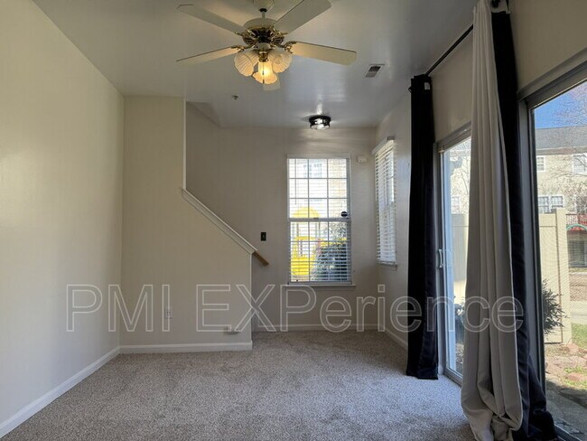 Photo - 4900 Harcourt Rd