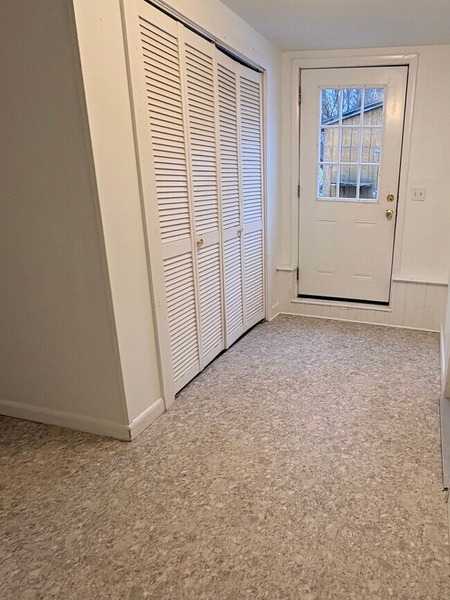 Entryway - 45 Barrett St Unit Heat Included