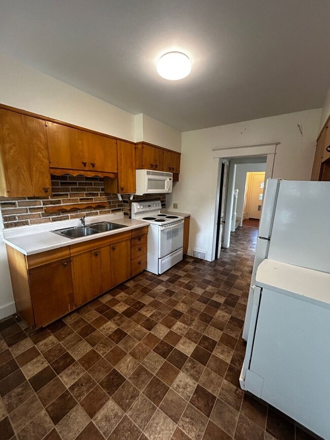 Photo - 104-104 Morley Pkwy Unit 104