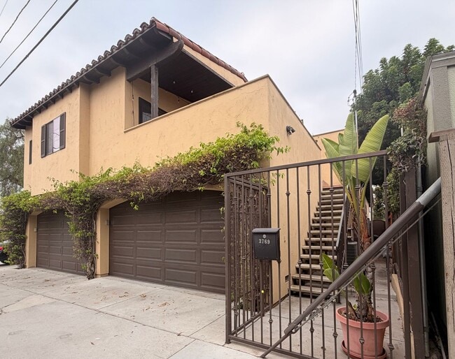 Building Photo - Private Hillcrest Carriage House: 2-Car Garage, EV, $300 AC Bonus