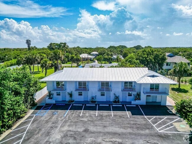 Building Photo - 2305 Tamarind Dr Unit 9 Rental
