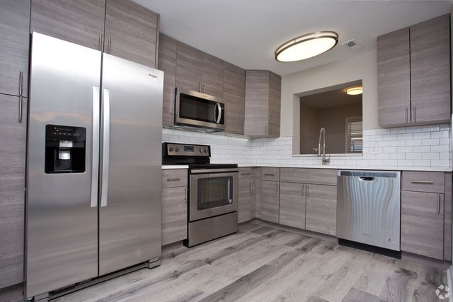 Building Photo - The 500