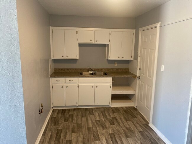 Photo - 1339 Aster St