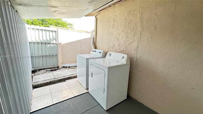 Photo - 2410 Roosevelt St Unidad REAR
