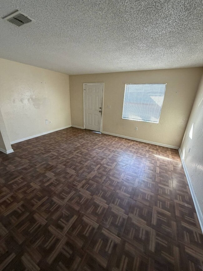 Photo - 320 Blanco Ct