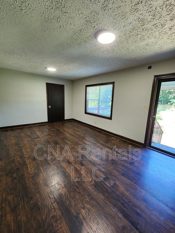 Photo - 104 E Acres Dr SE