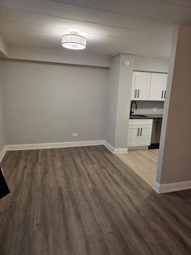 Photo - 2025 W Granville Ave Unit 104