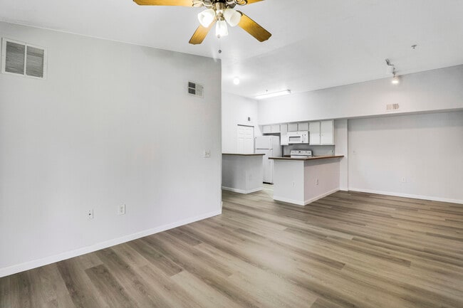 Photo - 181 SW Palm Dr Unidad 304