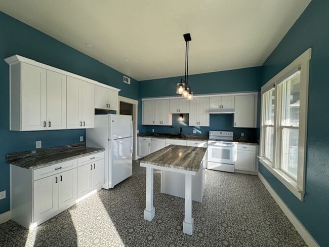 Building Photo - 2729 California St Unit 1 Rental