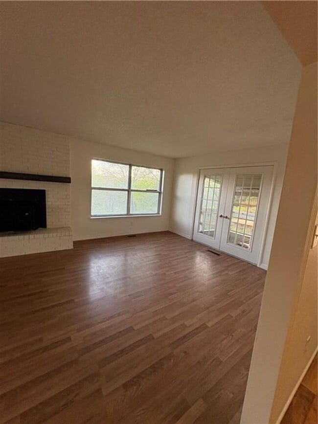Photo - Spacious 4 bedroom, 2.5  bath house near B...