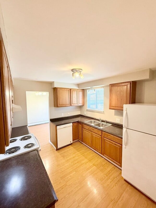 Building Photo - Move in specials - Pick One - 1st month free or $100 off monthly rent. Flexible lease terms are a...