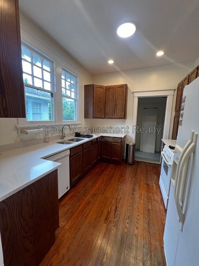Photo - 1415 Broadway St
