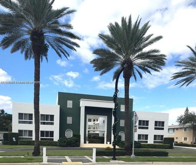 Building Photo - 9920 Collins Ave Unit 20