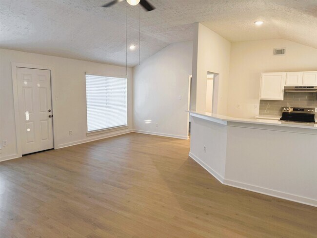 Photo - 906 Dixie Dr