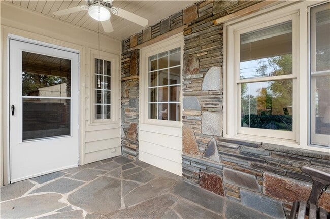 Photo - 2035 Manchester St NE