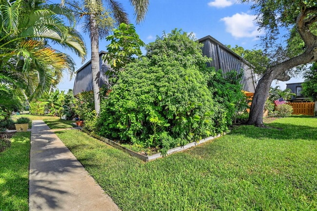Photo - 2494 Waterside Dr