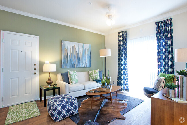 Living Room with large window - Indigo Pointe Rental