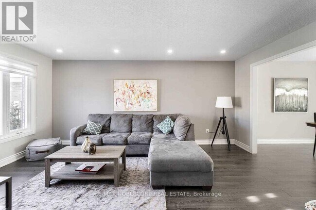 Photo - 17 Mikado Crescent