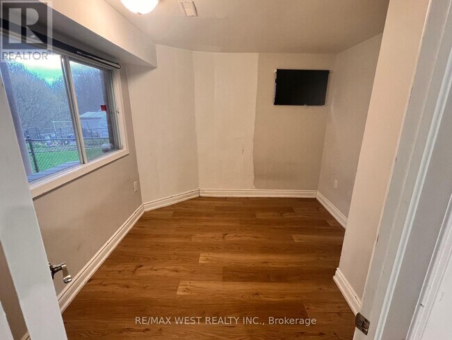 Photo - 82 Woodcroft Ln