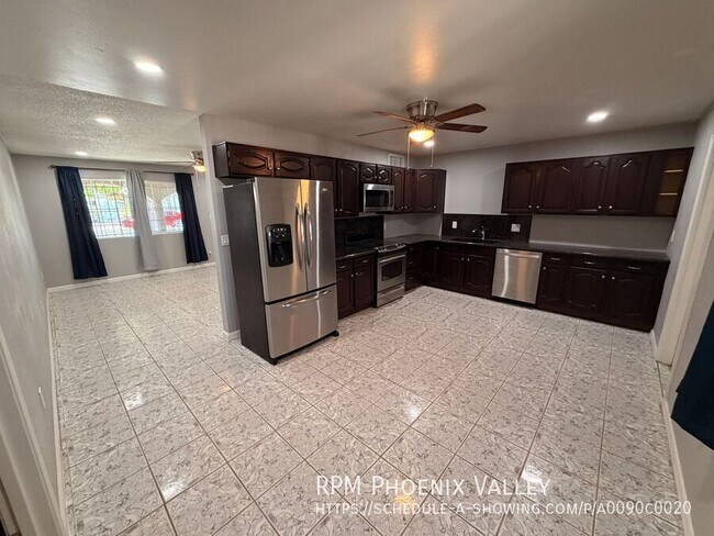 Photo - 301 N 3rd St